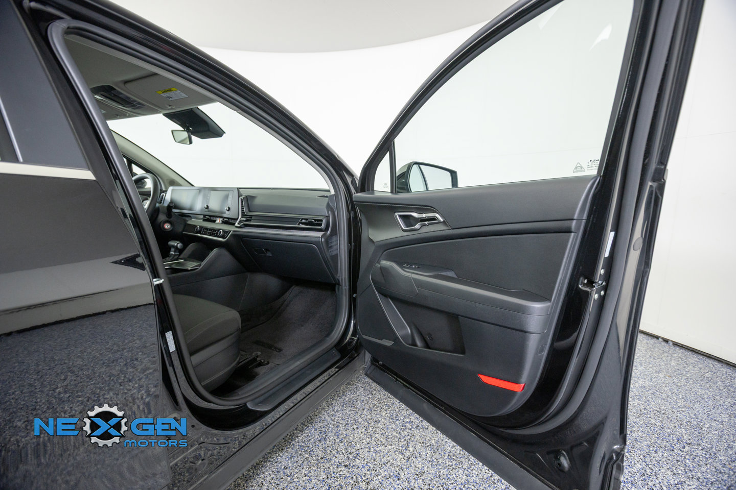Used 2025 Kia Sportage LX FWD image 38