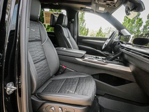Used 2026 Cadillac Escalade Platinum Sport w/ LPO, Floor Liner Package AWD/4WD image 35