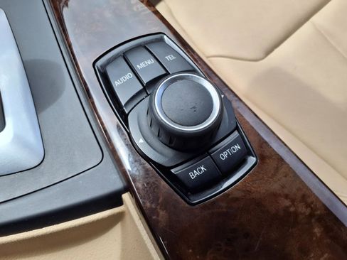 Used 2013 BMW 320i Sedan RWD image 8