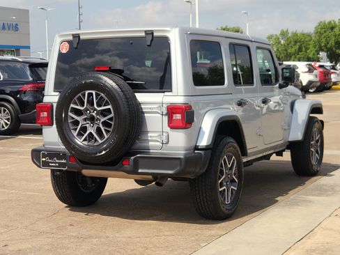 Used 2024 Jeep Wrangler Unlimited Sahara AWD/4WD image 6