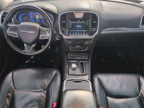Used 2019 Chrysler 300 Touring image 16
