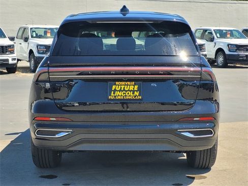 New 2026 Lincoln Nautilus Premier image 5