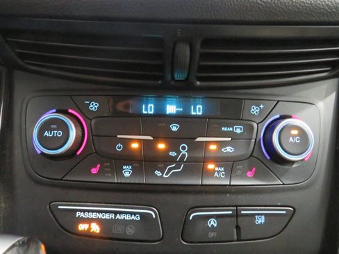 Used 2019 Ford Escape SEL image 22