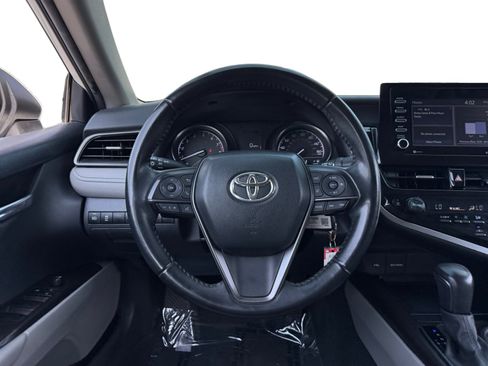 Used 2022 Toyota Camry SE FWD image 12