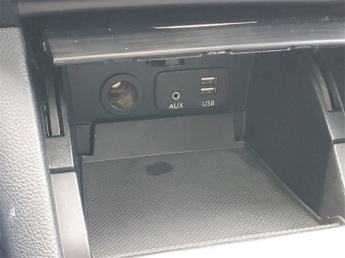 Used 2016 Subaru Legacy 2.5i Limited image 28