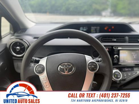 Used 2015 Toyota Prius C Two w/ Preferred Accessory Package FWD image 12