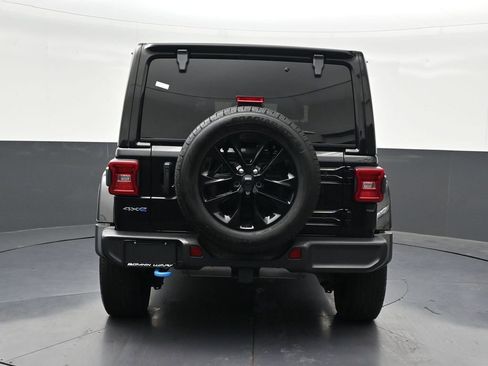 Used 2024 Jeep Wrangler Unlimited Sahara AWD/4WD image 4