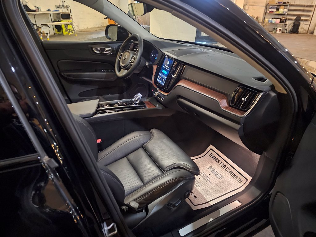 Certified 2024 Volvo XC60 T8 Ultimate w/ Protection Package Premier AWD/4WD image 13