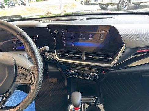 Used 2024 Chevrolet Trax RS w/ Driver Confidence Package FWD image 22