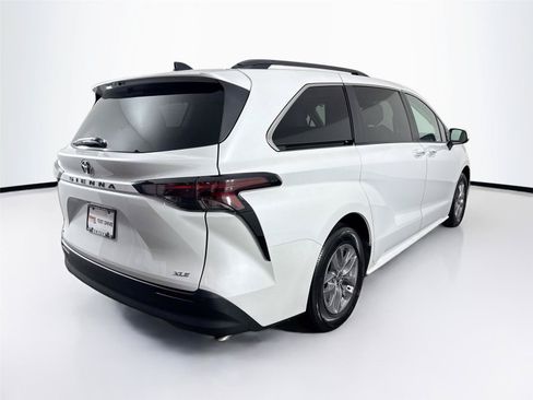 Certified 2026 Toyota Sienna XLE FWD image 2