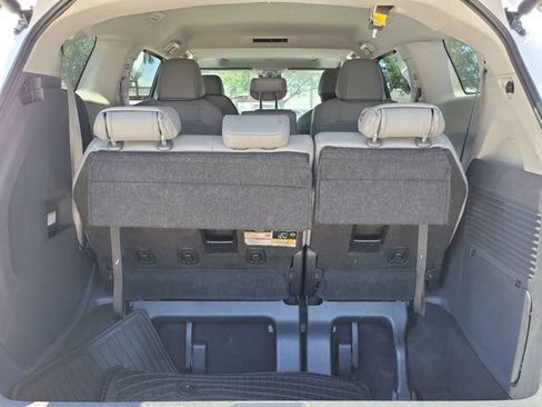 Used 2024 Toyota Sienna XLE FWD image 5