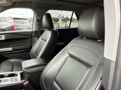 Certified 2022 Ford Explorer XLT w/ Equipment Group 202A RWD image 36
