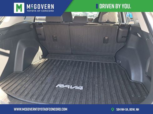 Used 2020 Toyota RAV4 XLE w/ Convenience Package AWD/4WD image 3
