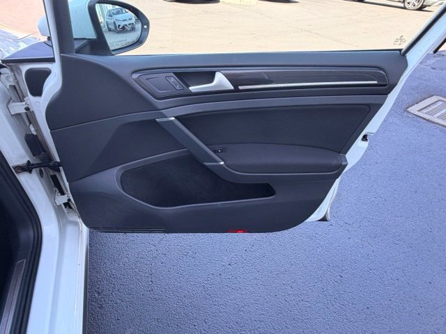 Used 2017 Volkswagen Golf 4-Door FWD image 13