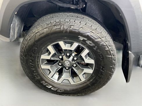 Used 2018 Toyota Tacoma TRD Off-Road AWD/4WD image 13