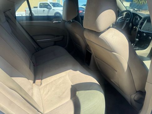 Used 2011 Chrysler 300 image 8