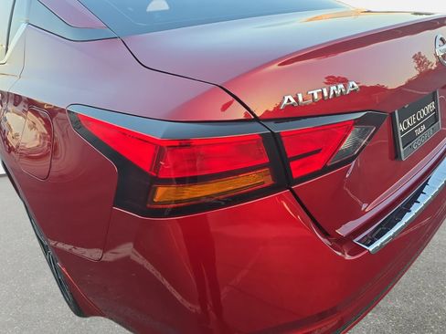 Certified 2022 Nissan Altima 2.5 SV w/ SV Premium Package AWD/4WD image 32
