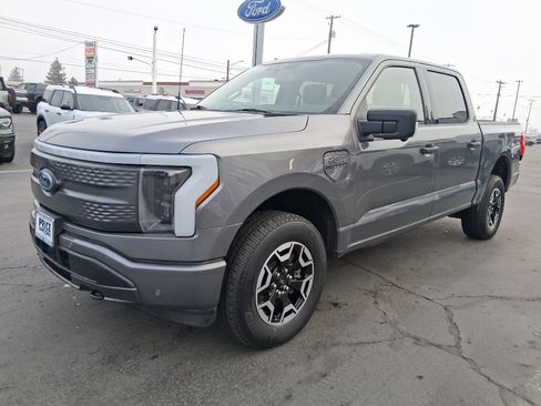 Used 2022 Ford F150 Lightning XLT image 7