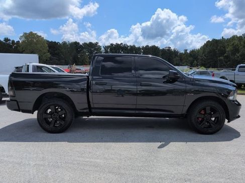 Used 2017 RAM 1500 Express w/ Express Value Package RWD image 3