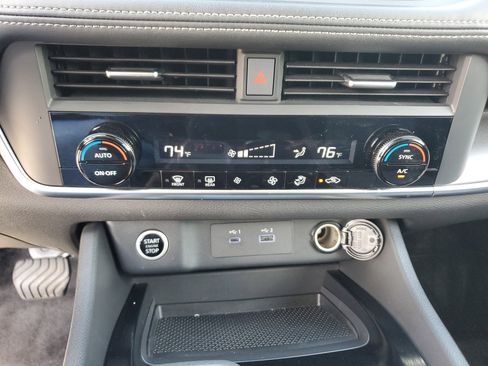 Used 2023 Nissan Rogue SV image 24