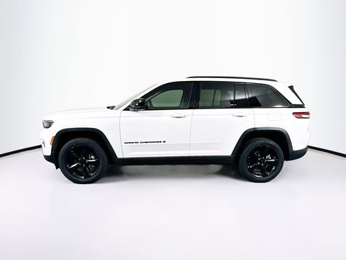 Used 2023 Jeep Grand Cherokee Limited w/ Luxury Tech Group II image 4