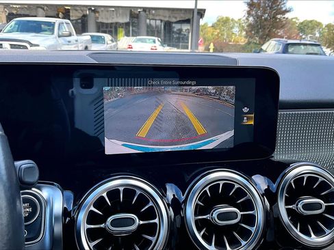 Used 2020 Mercedes-Benz GLB 250 4MATIC w/ Premium Package image 26