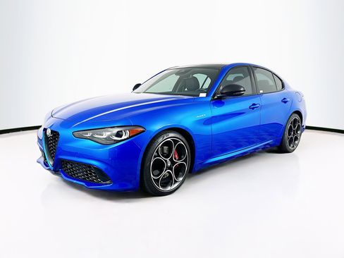 Used 2024 Alfa Romeo Giulia Veloce RWD image 3