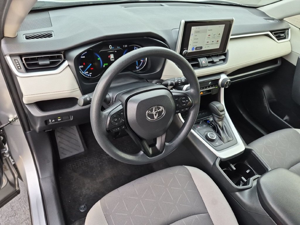 Used 2025 Toyota RAV4 XLE AWD/4WD image 10