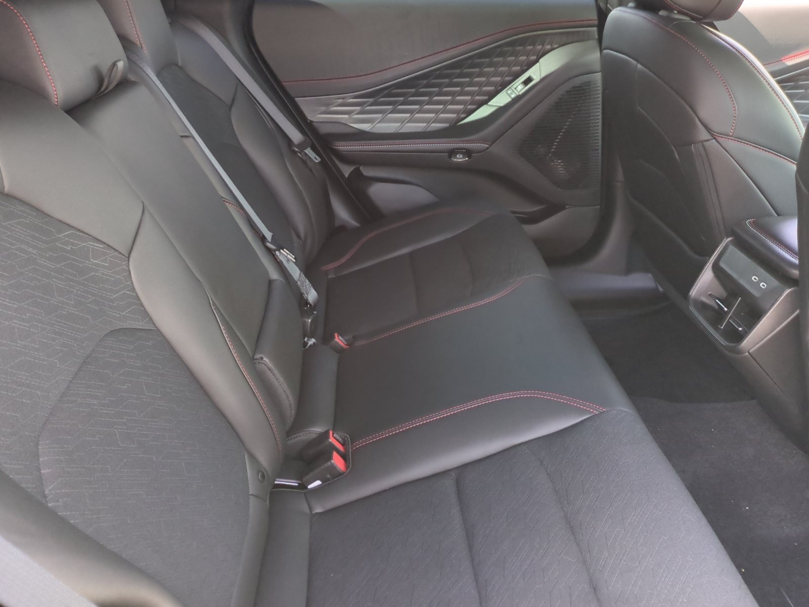 New 2026 Dodge Charger R/T w/ Driver Convenience Group AWD/4WD image 18