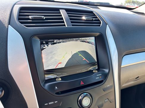 Used 2015 Ford Explorer XLT w/ Equipment Group 202A image 16