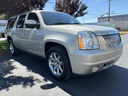 Used 2014 GMC Yukon XL Denali AWD/4WD image 37