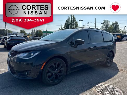 Used 2019 Chrysler Pacifica Touring Plus w/ S Appearance Package FWD image 1