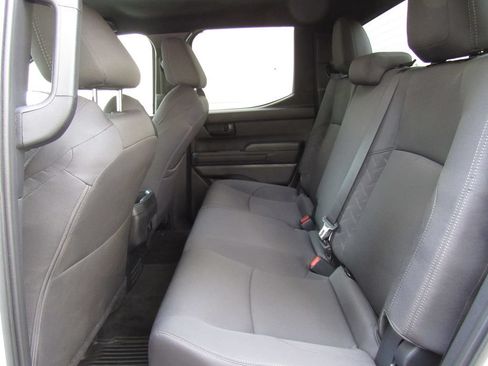 Certified 2025 Toyota Tacoma SR5 AWD/4WD image 19