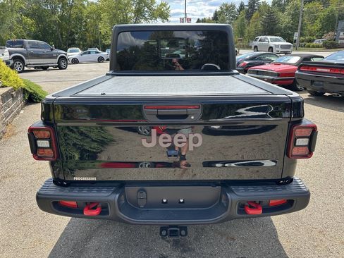 Used 2025 Jeep Gladiator Rubicon w/ Convenience Group image 5