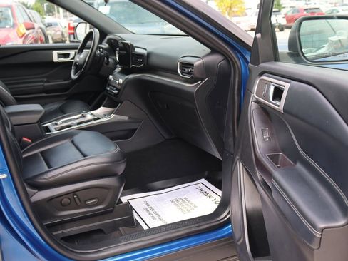 Used 2020 Ford Explorer XLT w/ Equipment Group 202A image 17
