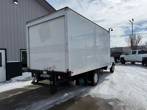 Used 2022 Ford E-350 and Econoline 350 Super Duty w/ Power Windows & Locks Group image 9