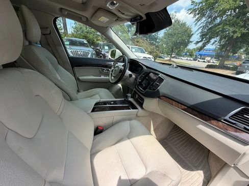 Used 2016 Volvo XC90 T6 Momentum w/ Momentum Plus Package AWD/4WD image 10