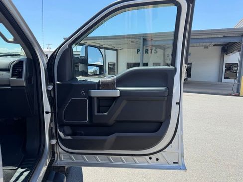 Used 2019 Ford F350 Lariat w/ Lariat Ultimate Package AWD/4WD image 30