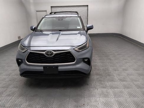 Used 2021 Toyota Highlander LE AWD/4WD image 15