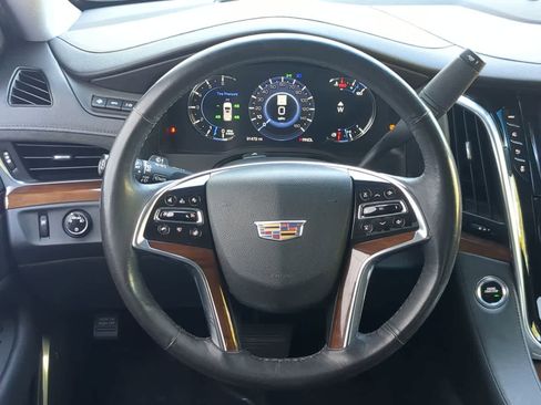 Used 2019 Cadillac Escalade Luxury image 24