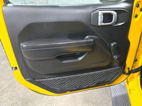 Used 2019 Jeep Wrangler Sport AWD/4WD image 7