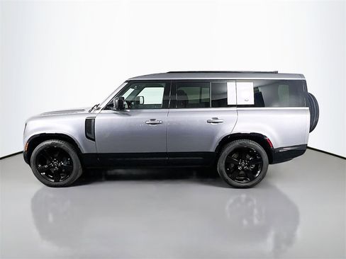 Used 2024 Land Rover Defender 130 X-Dynamic SE image 8