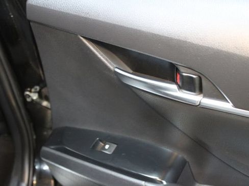 Used 2018 Toyota Camry SE FWD image 13