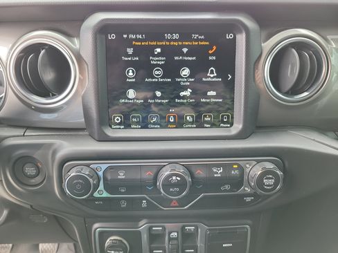 Used 2018 Jeep Wrangler Unlimited Sahara image 10