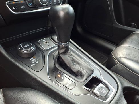 Used 2022 Jeep Cherokee Limited AWD/4WD image 14
