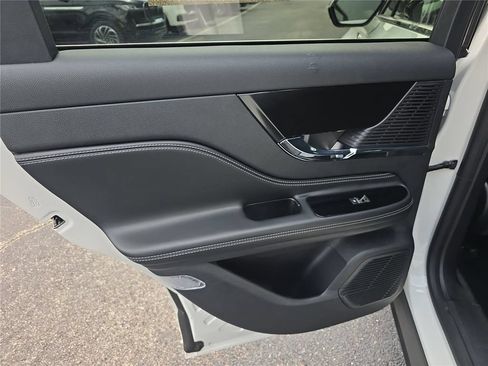 Certified 2022 Lincoln Corsair Reserve FWD image 13