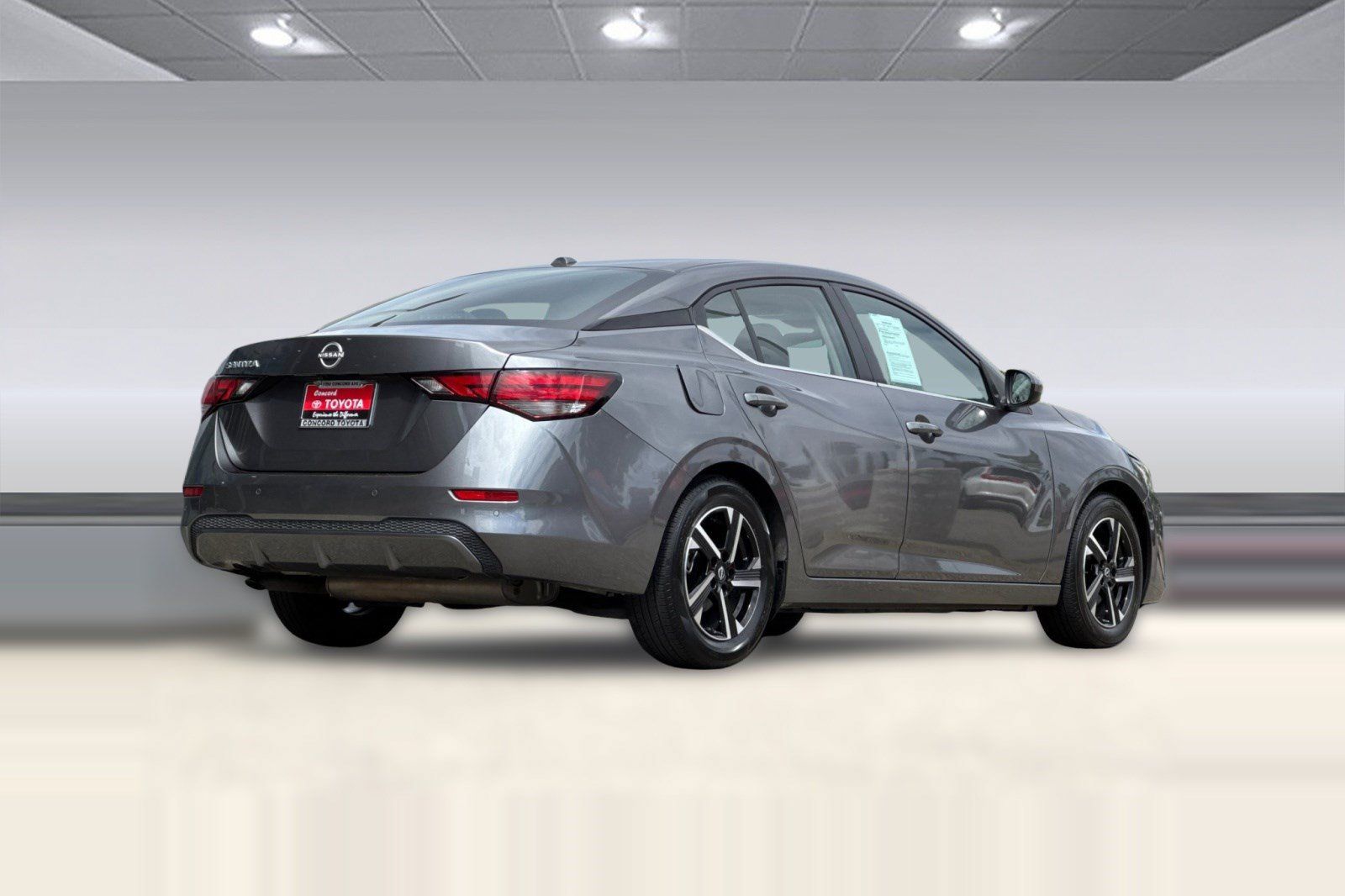 Used 2025 Nissan Sentra SV FWD image 9