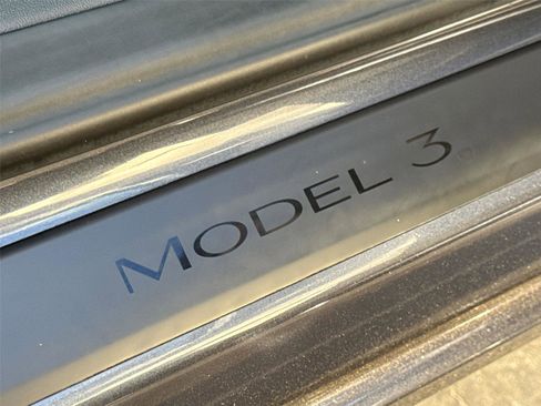 Used 2023 Tesla Model 3 Standard Range image 18