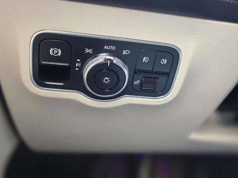 Used 2020 Mercedes-Benz GLB 250 w/ Premium Package image 17