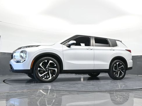 Used 2022 Mitsubishi Outlander ES image 56